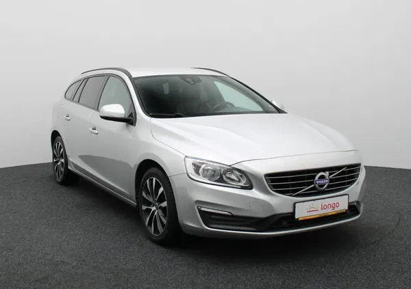 volvo v60 podlaskie Volvo V60 cena 60999 przebieg: 195511, rok produkcji 2017 z Białystok